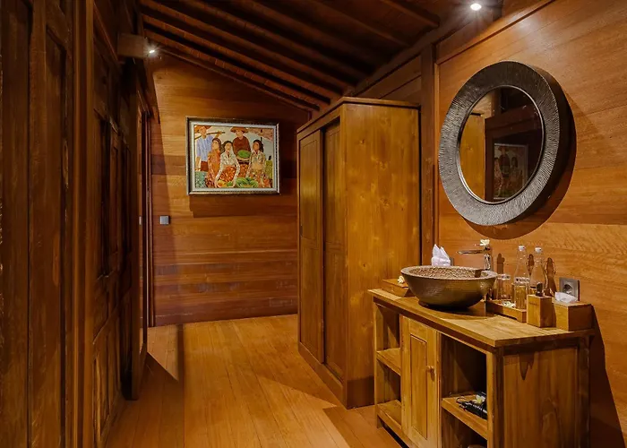 Ithaca Villa *